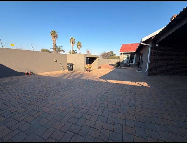 3 BEDROOM PROPERTY TO RENT IN SUNWARD PARK